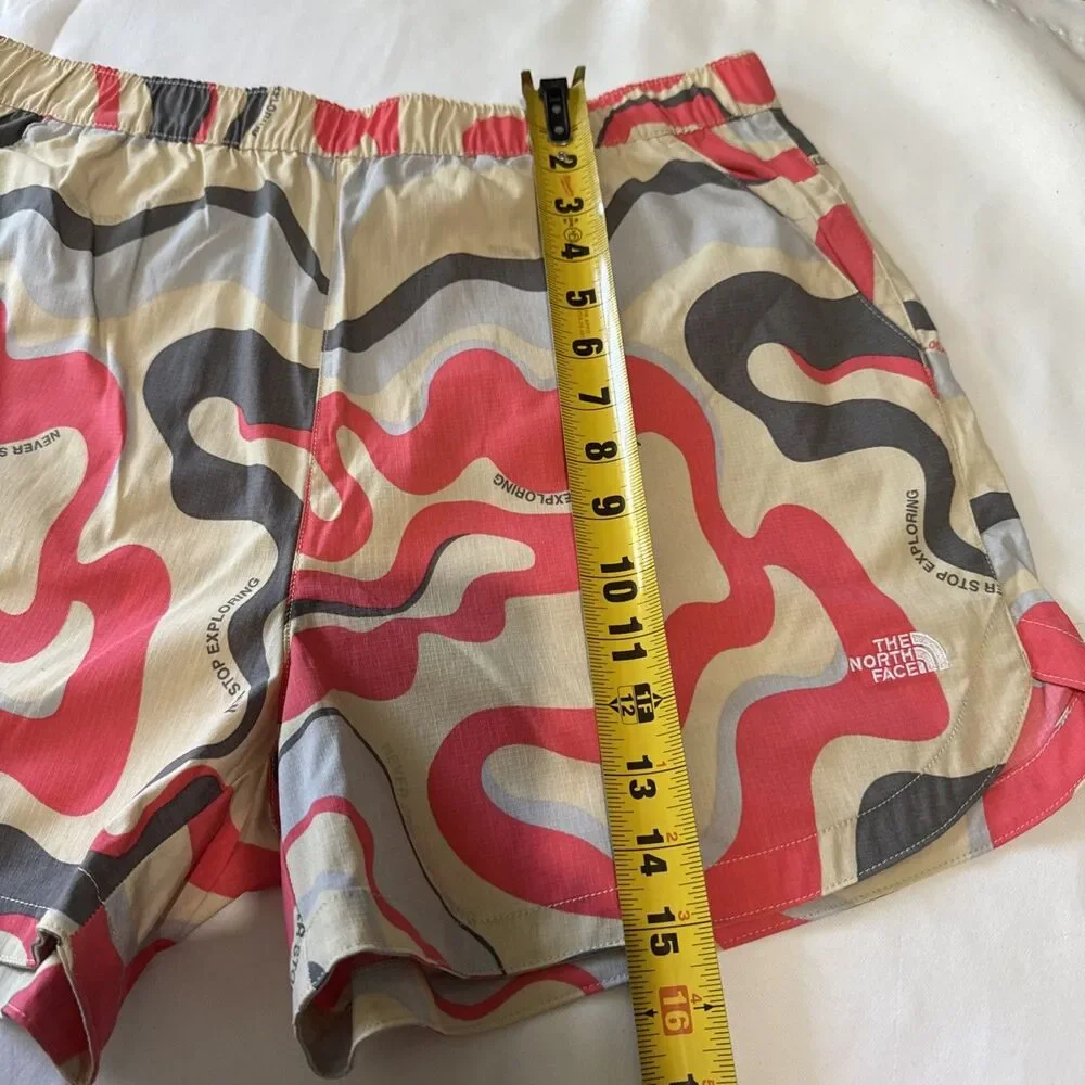 North Face Women's Class V Pathfinder Pull-On Short Flash Dry Size L Beige/Pink